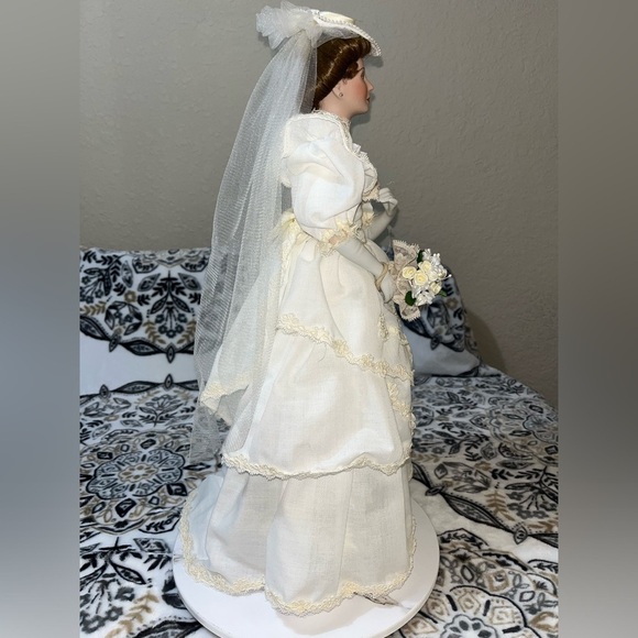 Flora Bride Classic Doll, Porcelain Bride Of The Century 1900s by Ellen Williams - Picture 8 of 17